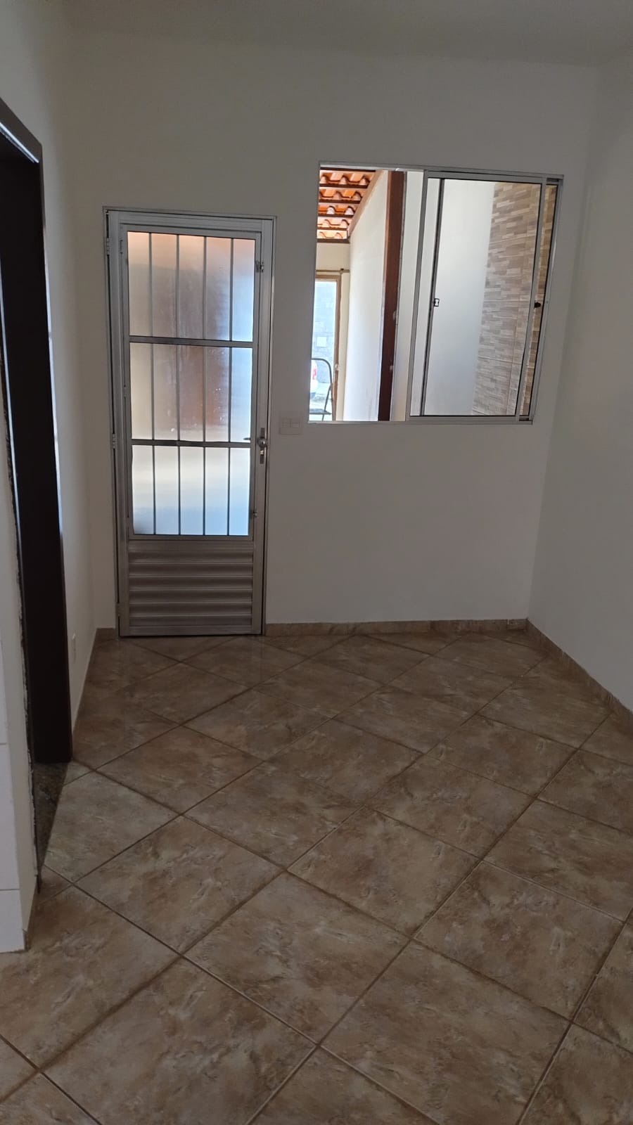 Casa à venda com 3 quartos, 100m² - Foto 2