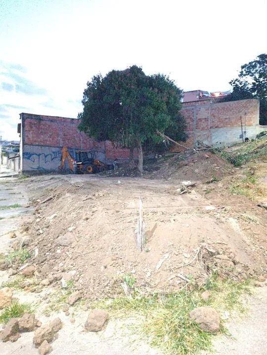 Terreno à venda, 360m² - Foto 1