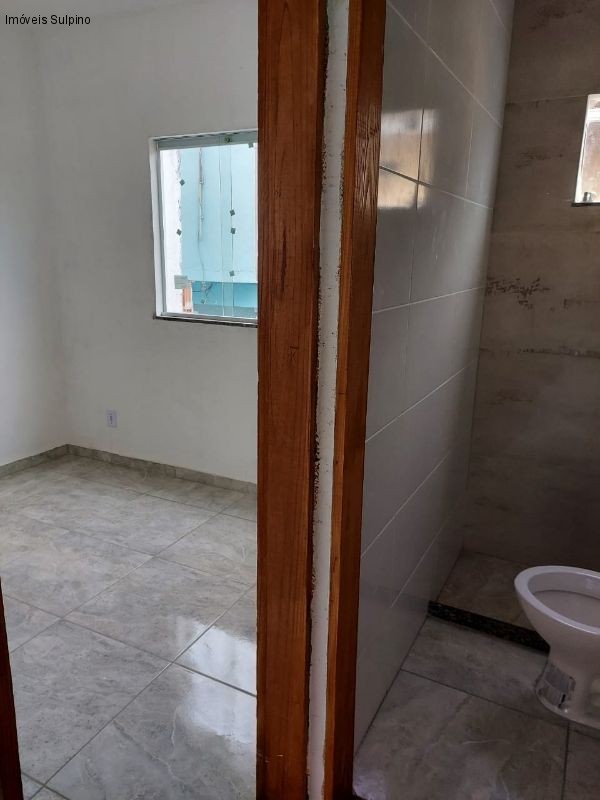 Casa à venda com 3 quartos, 80m² - Foto 1