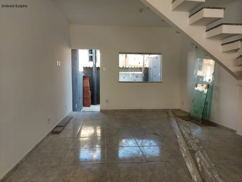 Casa à venda com 3 quartos, 80m² - Foto 4