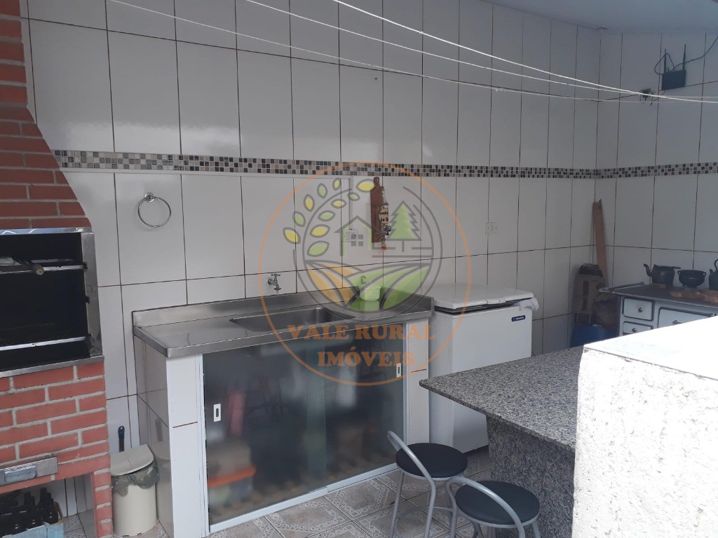 Casa à venda com 3 quartos, 150m² - Foto 1