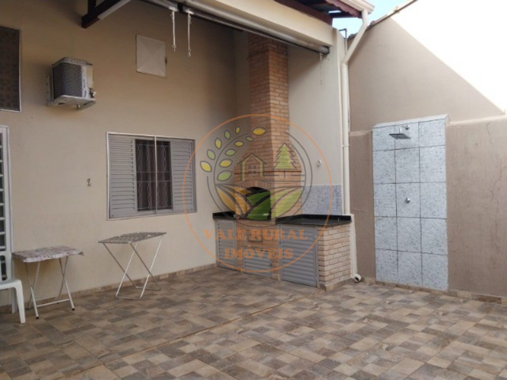 Casa à venda com 3 quartos, 200m² - Foto 1