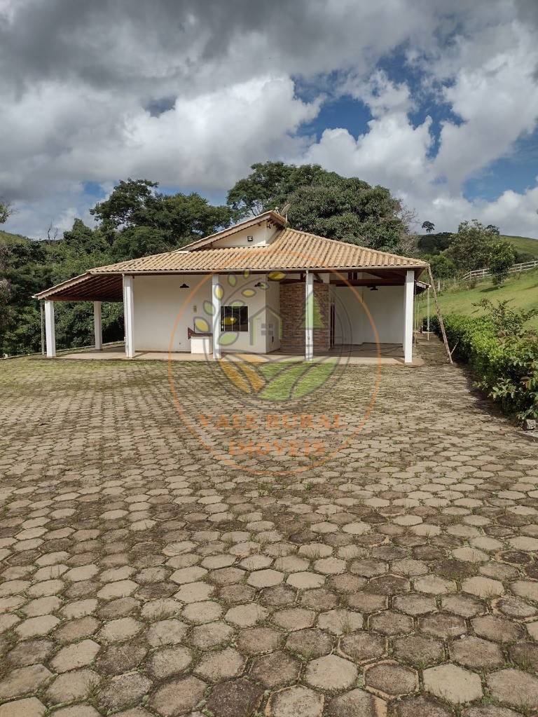 Fazenda à venda com 3 quartos, 242m² - Foto 1