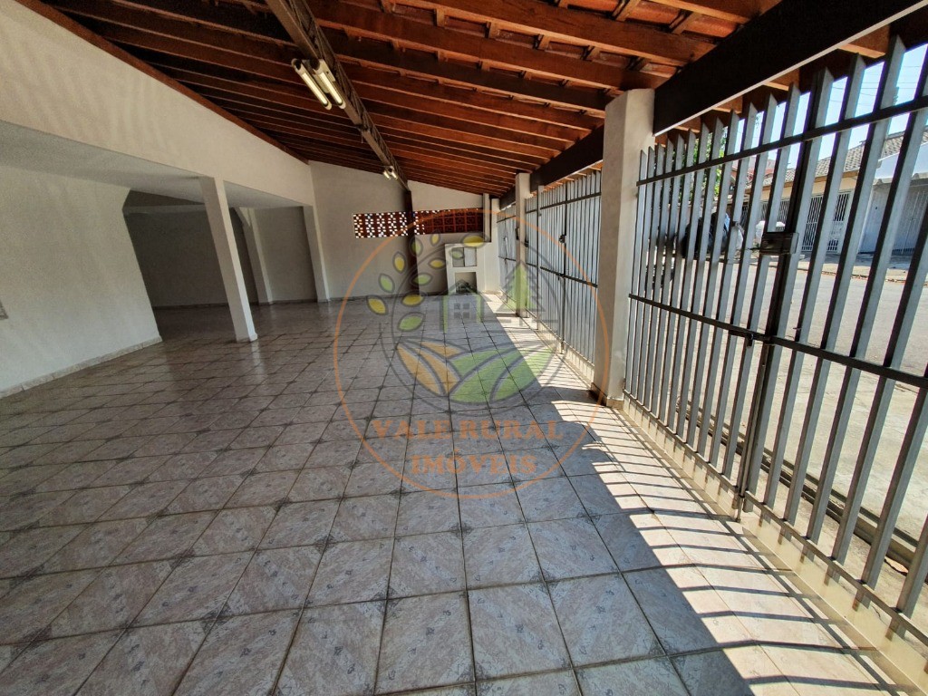 Casa à venda com 3 quartos, 250m² - Foto 2