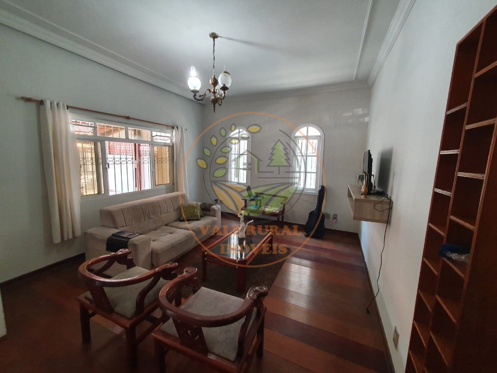 Casa à venda com 3 quartos, 250m² - Foto 1