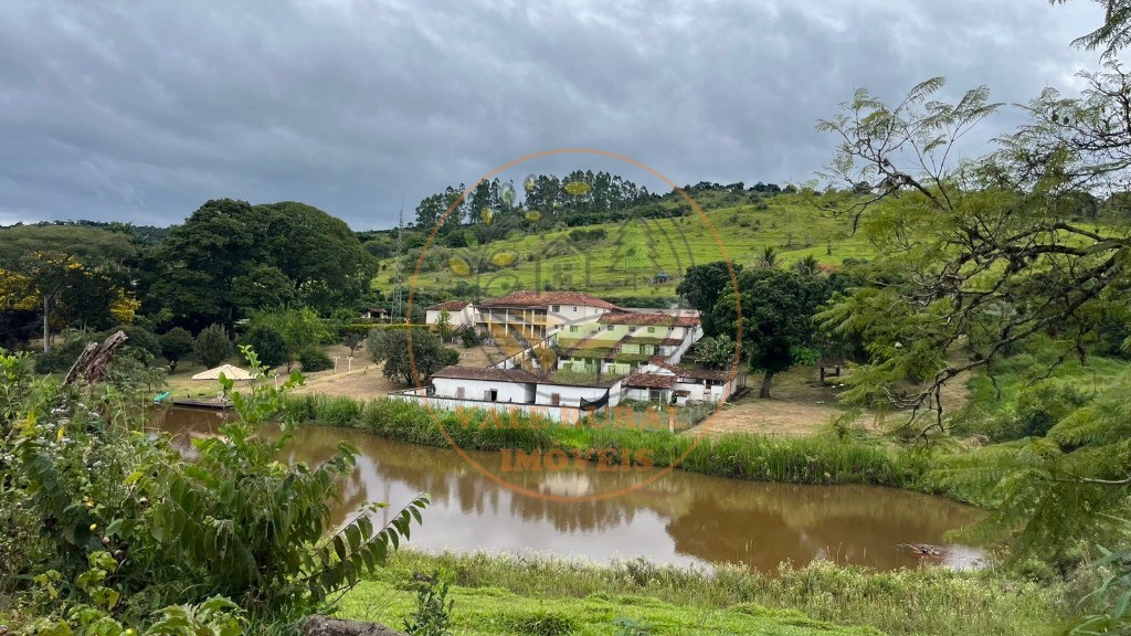 Fazenda à venda com 10 quartos, 1040m² - Foto 1