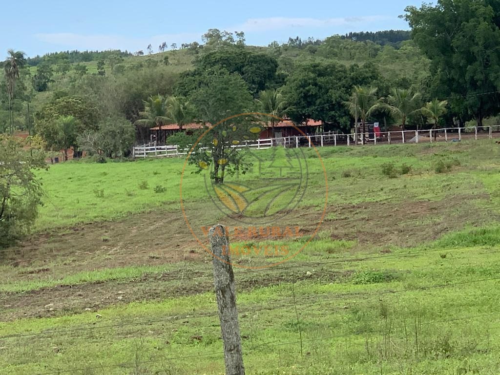 Fazenda à venda com 3 quartos, 306m² - Foto 1