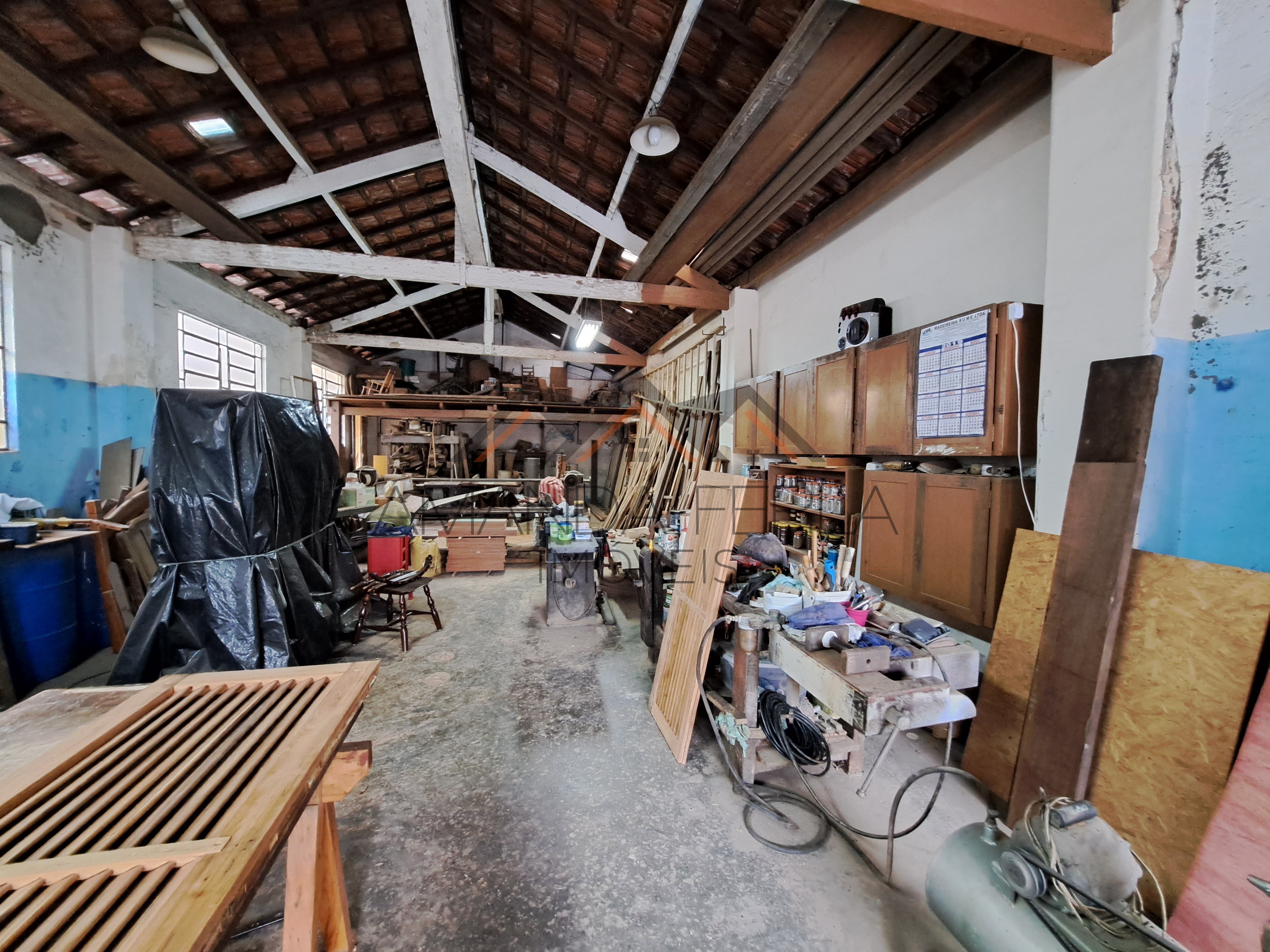 Casa/Galpão a venda no bairro Santa Paula. Ótima oportunidade para investidor. Excelente localização!