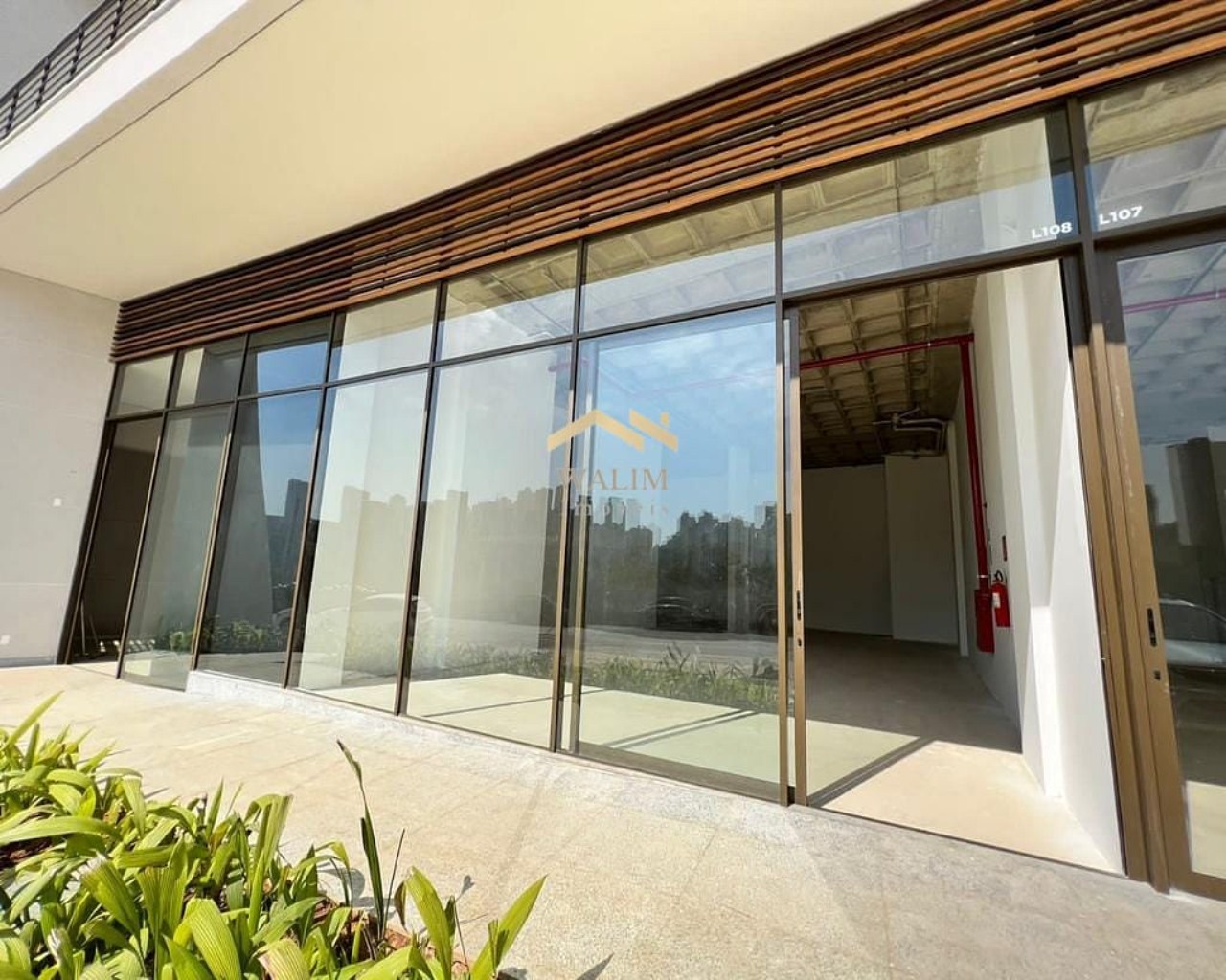 Loja para Locação ou Aluguel, Vale do Sereno, Edifício Comercial Prisma Center, 187 m², Pé direito