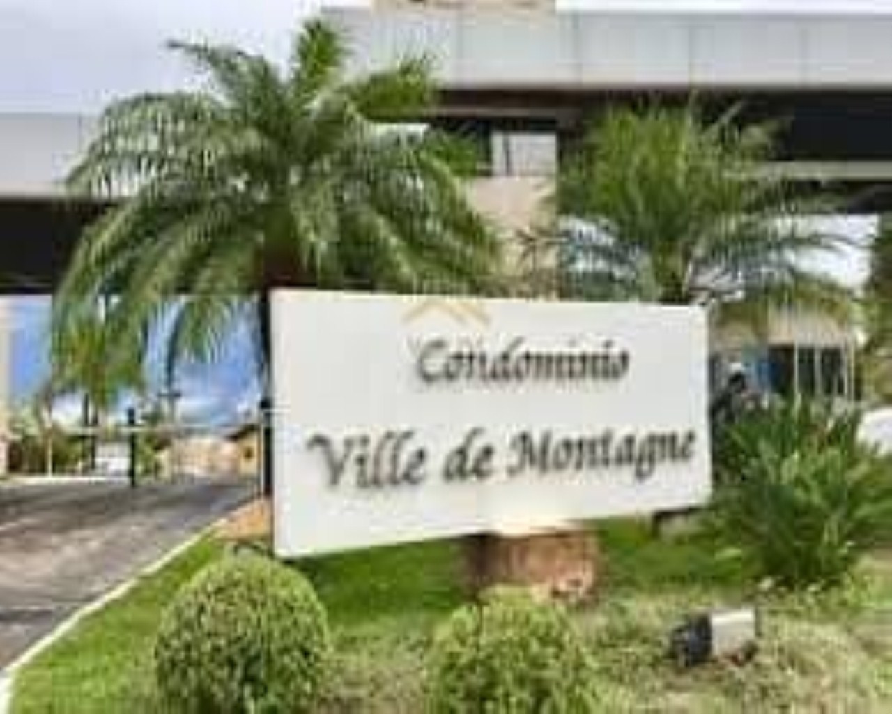 Terreno, à venda, Ville de Montagne, lote com 1.007 m² de área útil, frente 26m, em declive, um dos