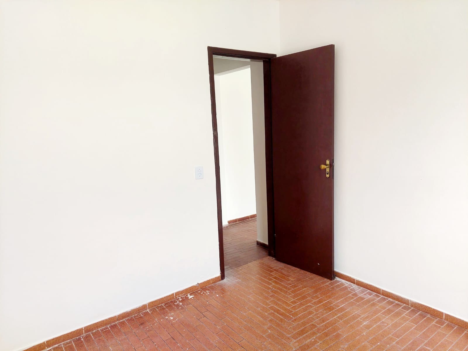 Casa para alugar com 2 quartos, 450m² - Foto 13