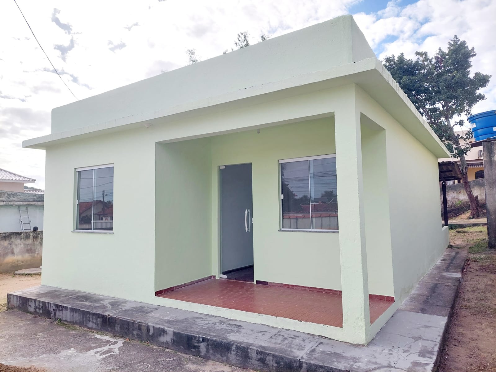 Casa para alugar com 2 quartos, 450m² - Foto 1