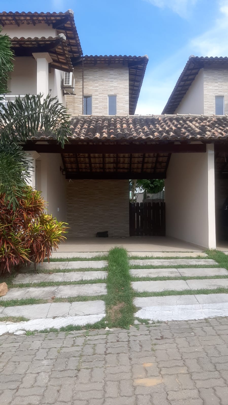 Casa à venda com 3 quartos, 10m² - Foto 1