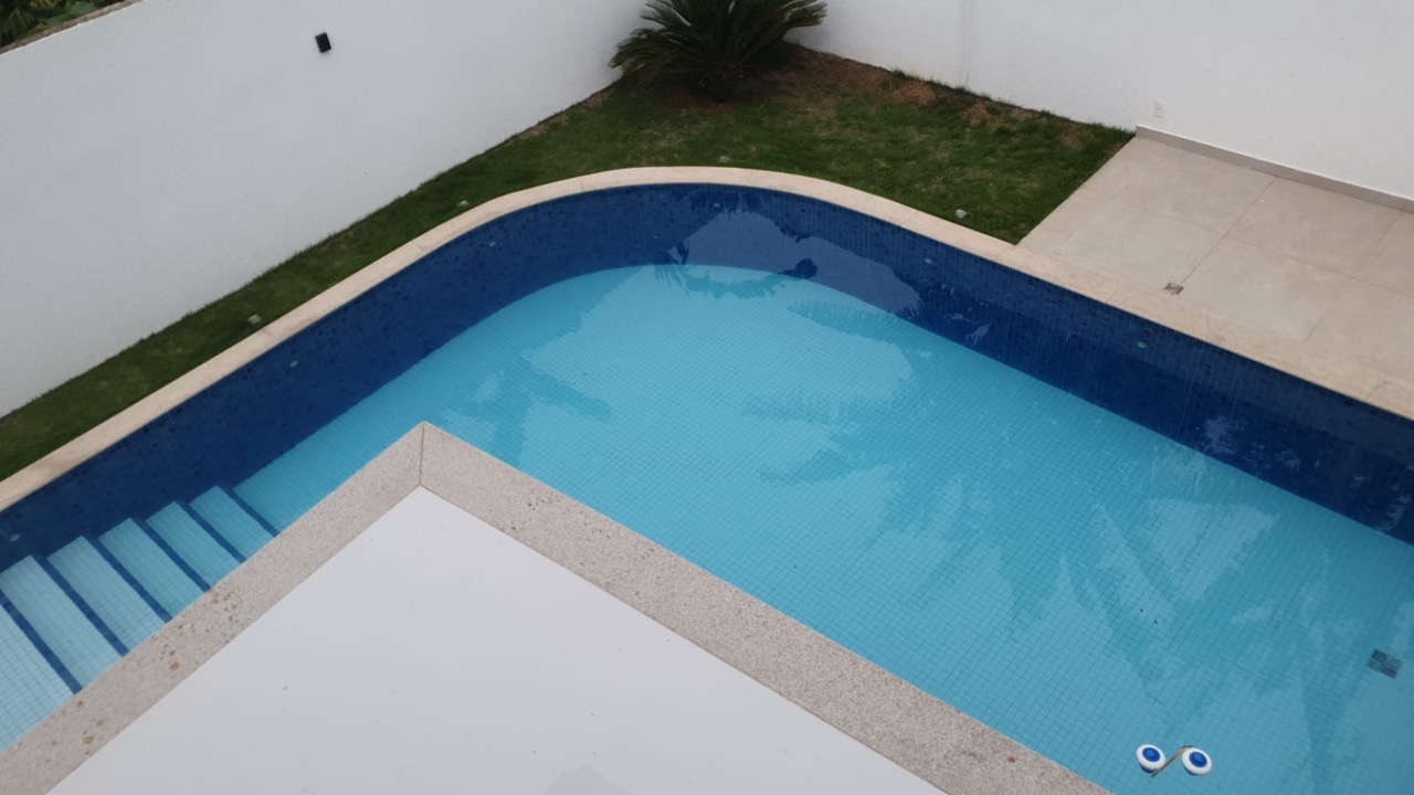 Casa à venda e aluguel com 5 quartos, 420m² - Foto 2