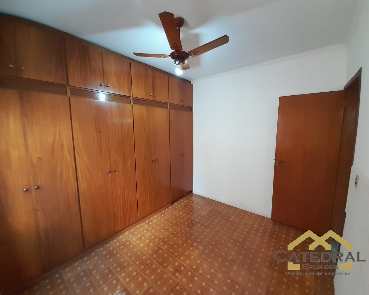 Casa à venda com 2 quartos, 320m² - Foto 11