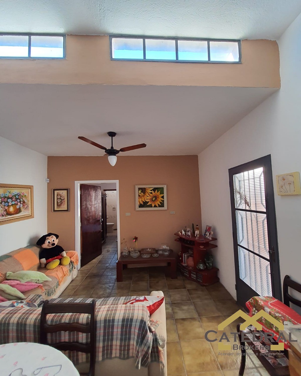 Casa à venda com 3 quartos, 260m² - Foto 1