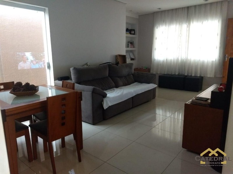 Casa à venda com 3 quartos, 205m² - Foto 2