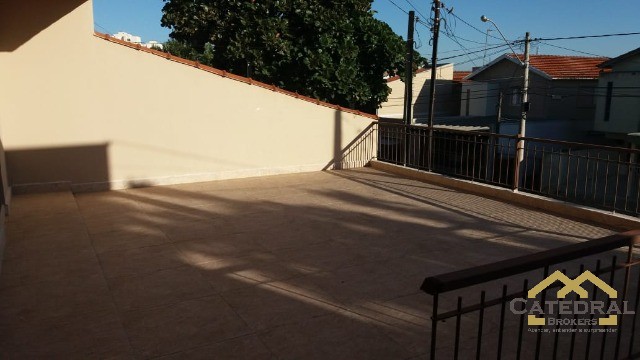 Casa à venda com 2 quartos, 94m² - Foto 1