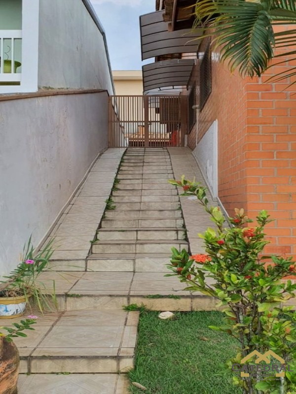 Casa à venda com 2 quartos, 250m² - Foto 3