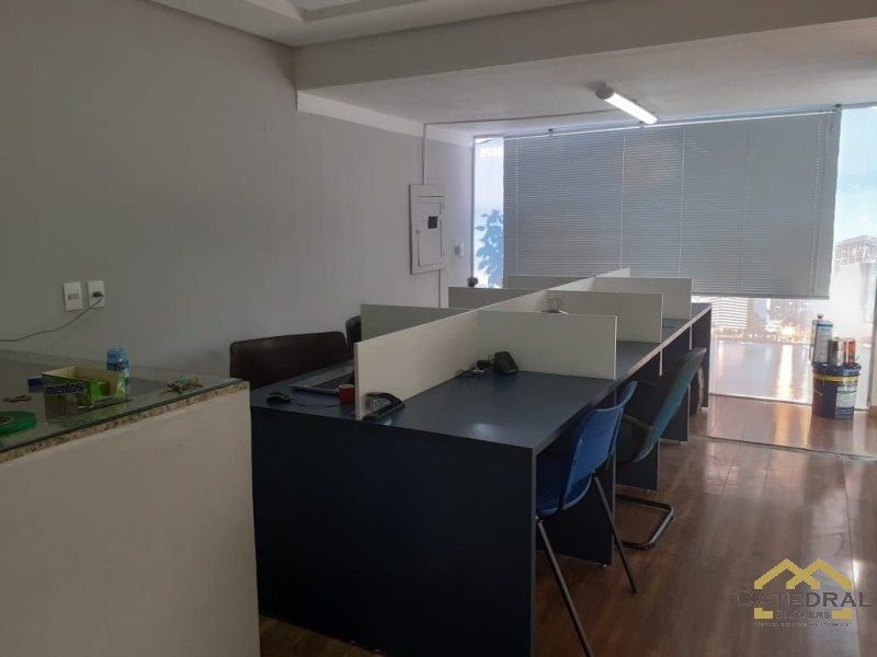 Prédio Inteiro à venda com 1 quarto, 141m² - Foto 2