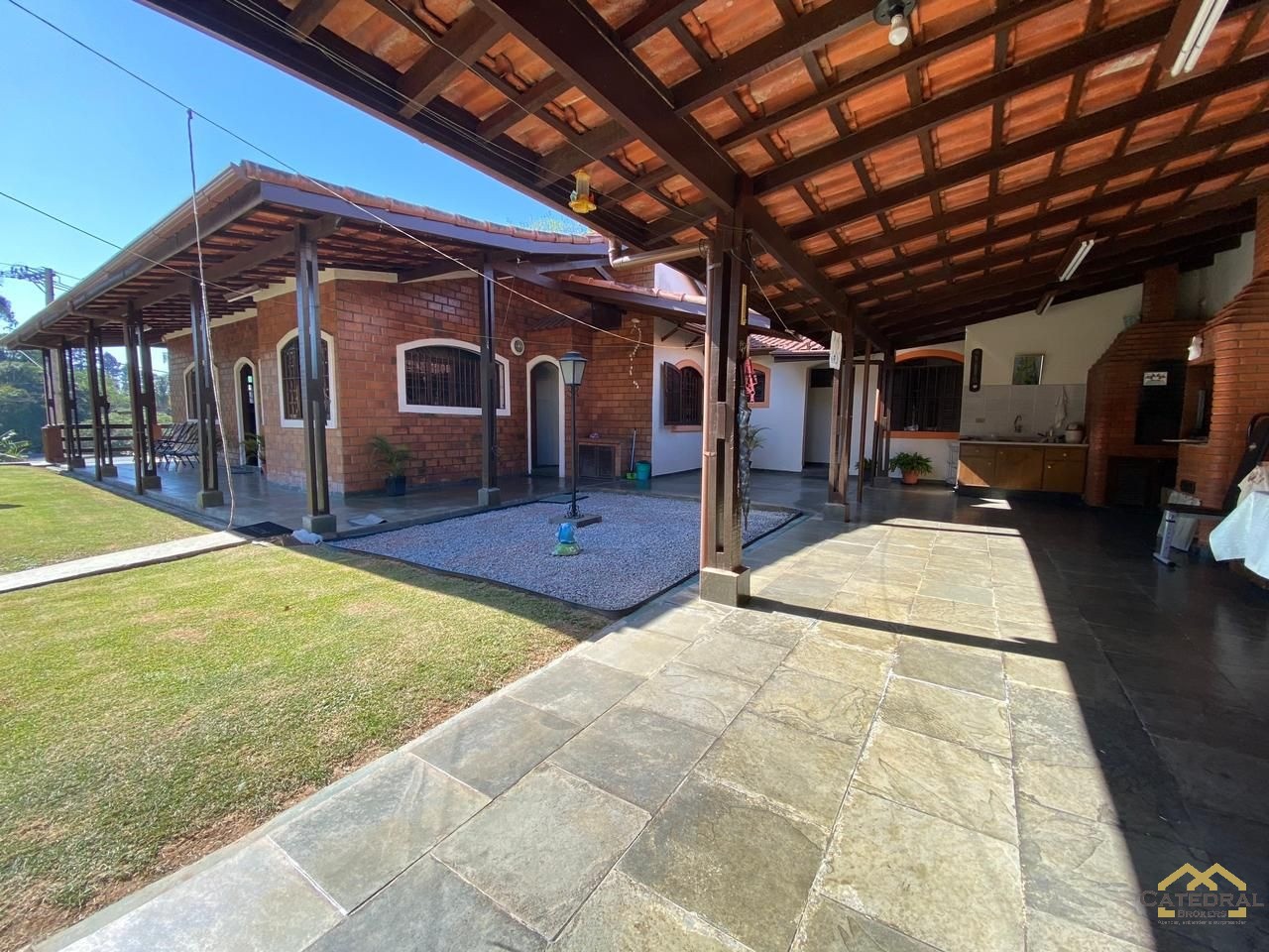 Casa à venda com 4 quartos, 330m² - Foto 3