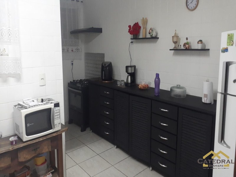 Casa à venda com 2 quartos, 250m² - Foto 4