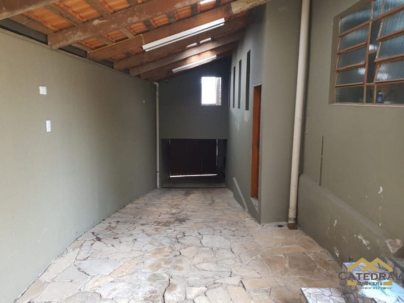 Casa à venda com 3 quartos, 600m² - Foto 4