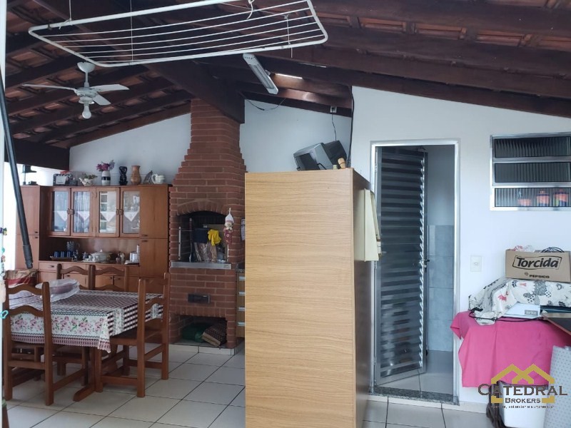 Casa à venda com 3 quartos, 250m² - Foto 7