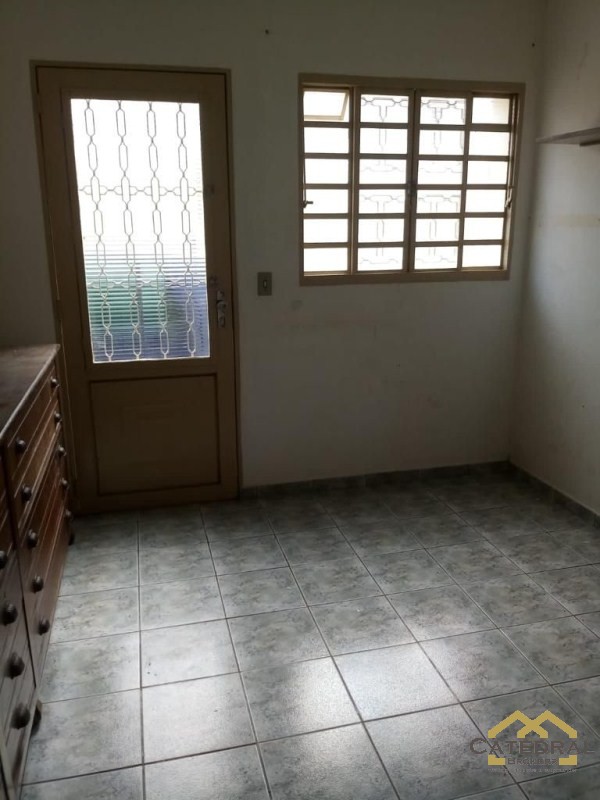 Casa à venda com 4 quartos, 150m² - Foto 1