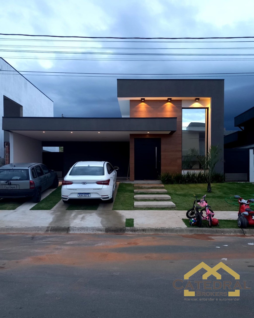 Casa de Condomínio à venda com 3 quartos, 300m² - Foto 1