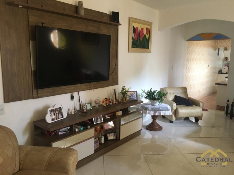 Casa à venda com 3 quartos, 250m² - Foto 1