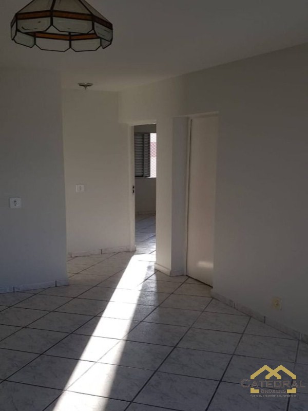 Apartamento à venda com 2 quartos, 61m² - Foto 3