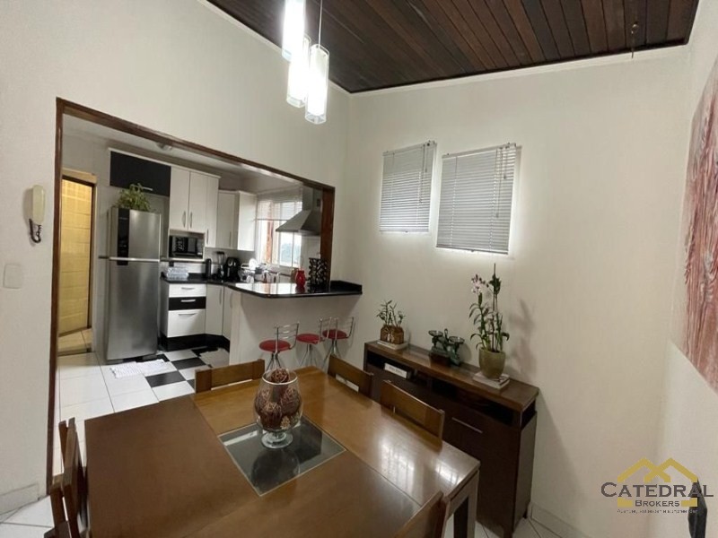 Casa à venda com 3 quartos, 250m² - Foto 4