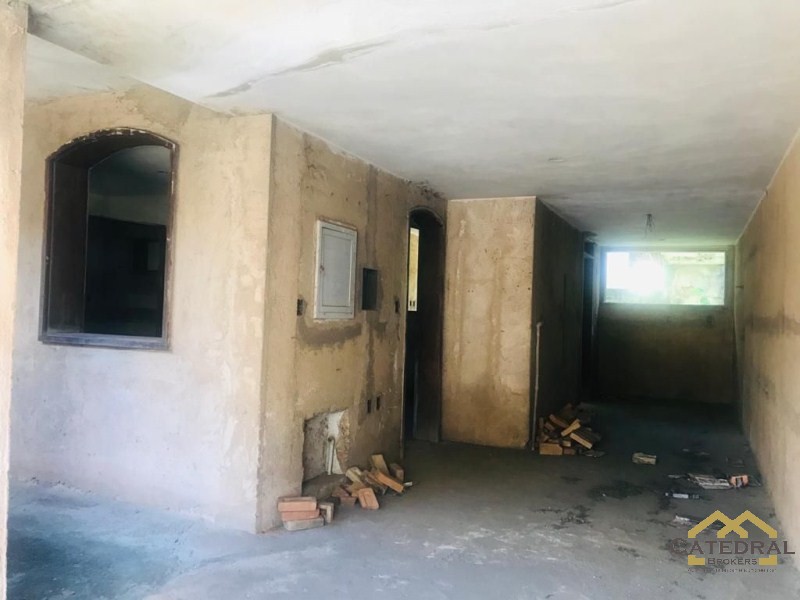 Casa à venda com 1 quarto, 195m² - Foto 2