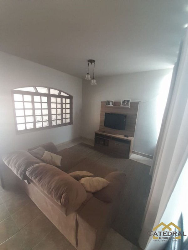 Casa à venda com 4 quartos, 380m² - Foto 2