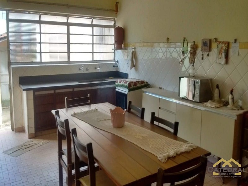 Casa à venda com 5 quartos, 310m² - Foto 2