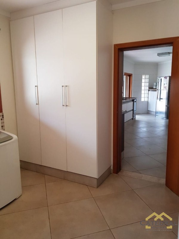 Casa à venda com 3 quartos, 1350m² - Foto 26