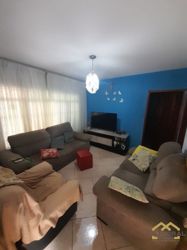 Casa à venda com 4 quartos, 250m² - Foto 1