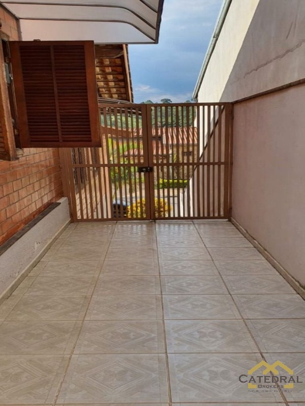 Casa à venda com 2 quartos, 250m² - Foto 2