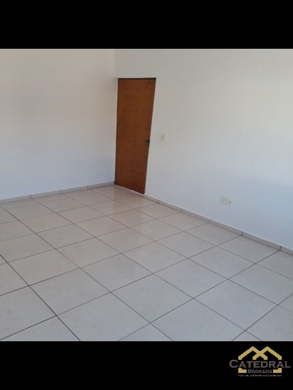 Casa à venda com 4 quartos, 290m² - Foto 2