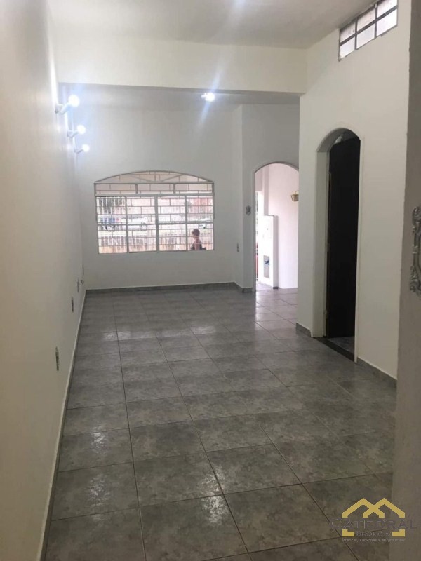 Casa à venda com 2 quartos, 130m² - Foto 2