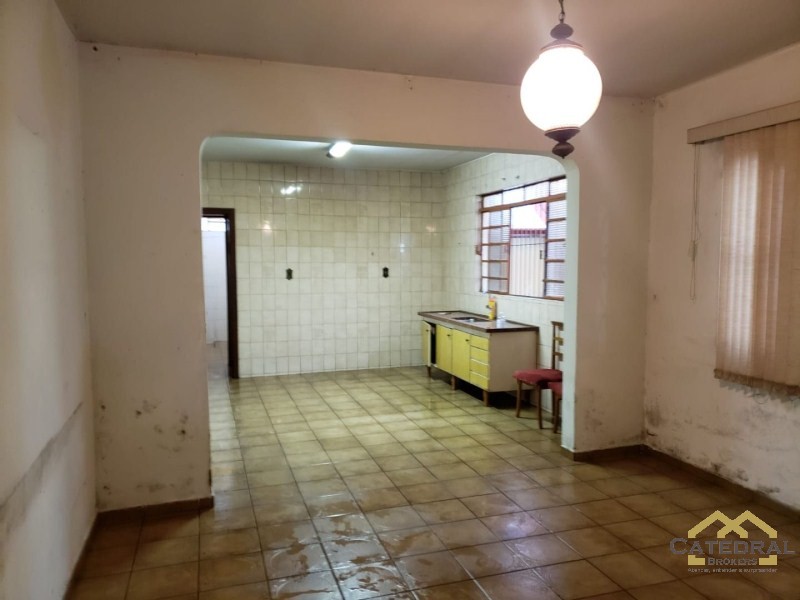 Casa à venda com 2 quartos, 126m² - Foto 2