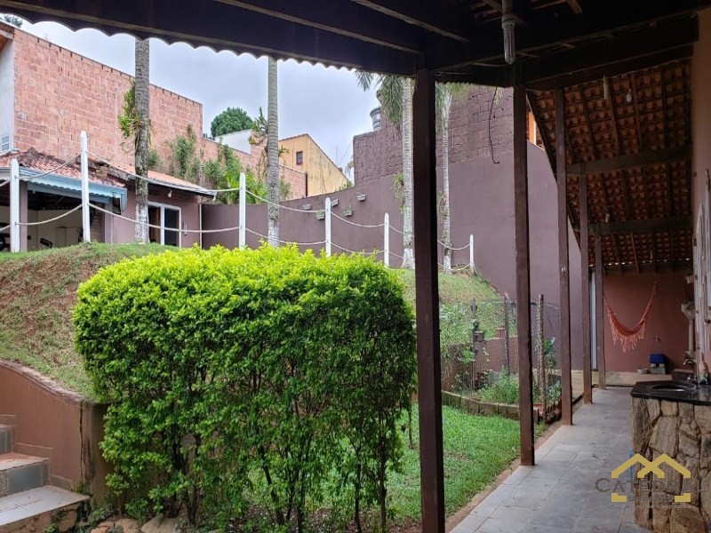 Casa à venda com 3 quartos, 1000m² - Foto 2