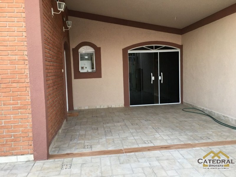 Casa à venda com 2 quartos, 250m² - Foto 2