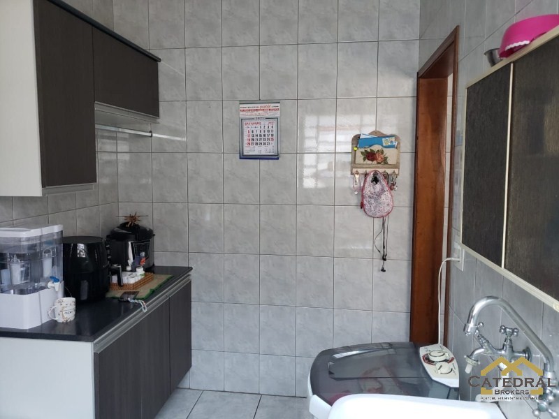 Casa à venda com 3 quartos, 250m² - Foto 2