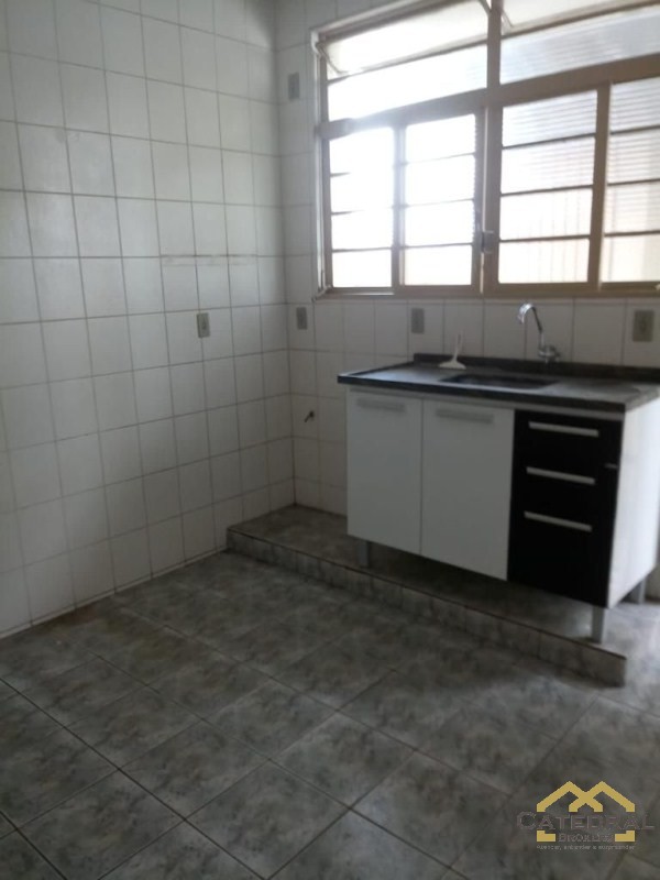 Casa à venda com 4 quartos, 150m² - Foto 2