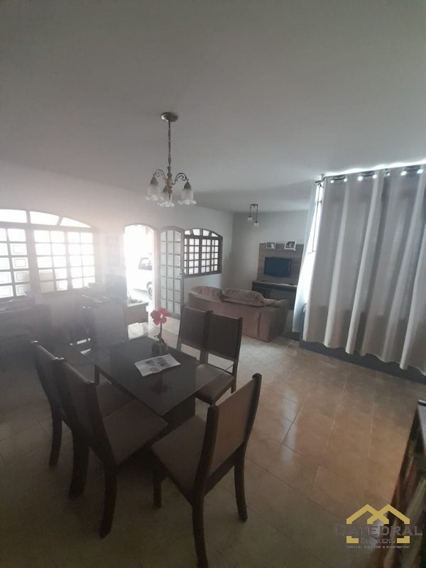 Casa à venda com 4 quartos, 380m² - Foto 4