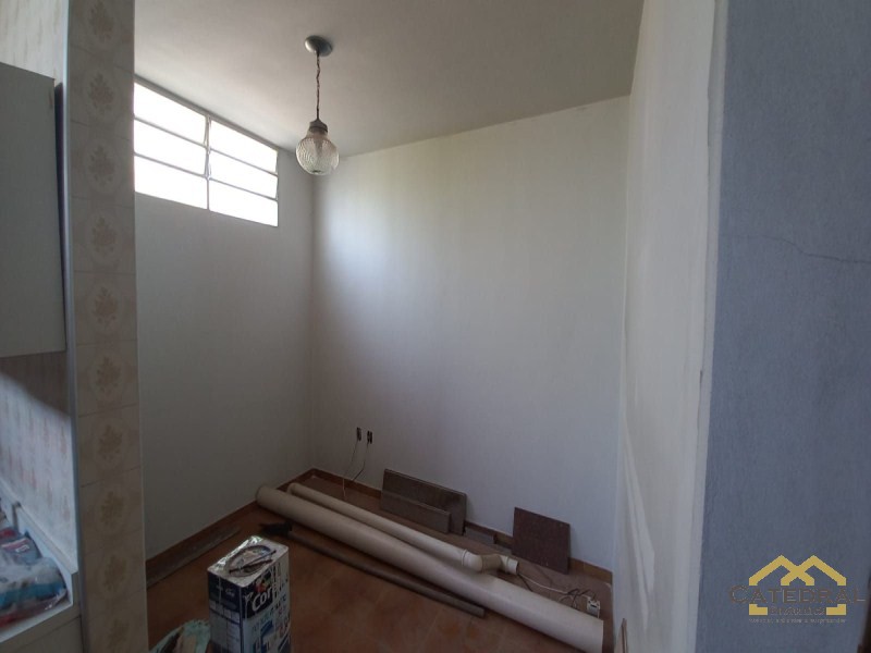 Casa à venda com 2 quartos, 318m² - Foto 15