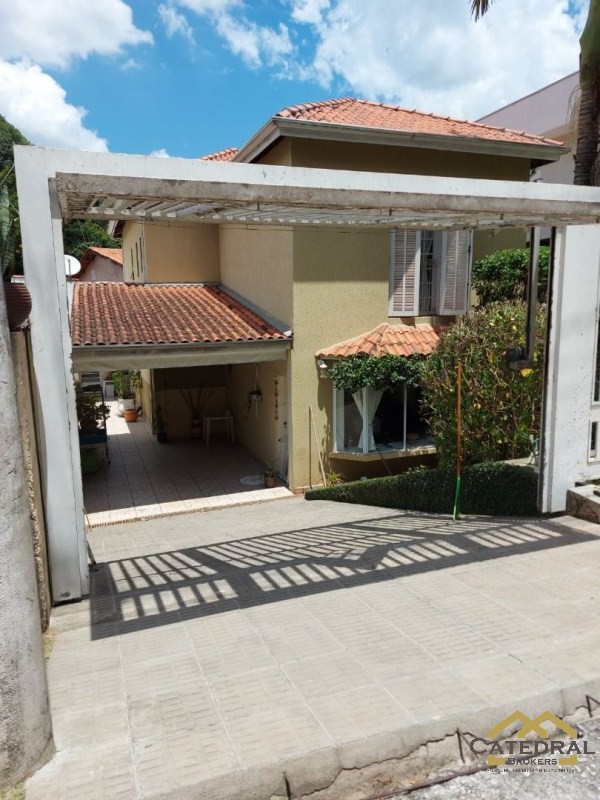 Casa à venda com 3 quartos, 500m² - Foto 1