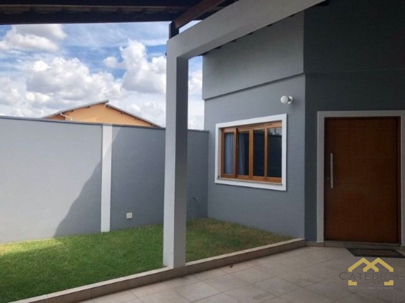 Casa à venda com 3 quartos, 250m² - Foto 2